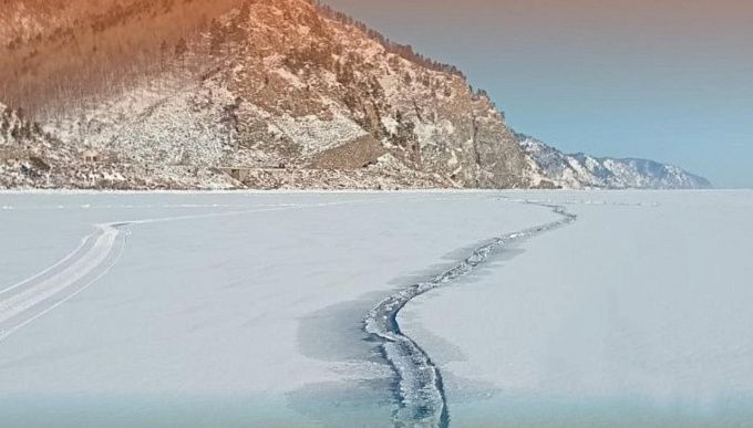 10-километровую трещину обнаружили на льду Байкала