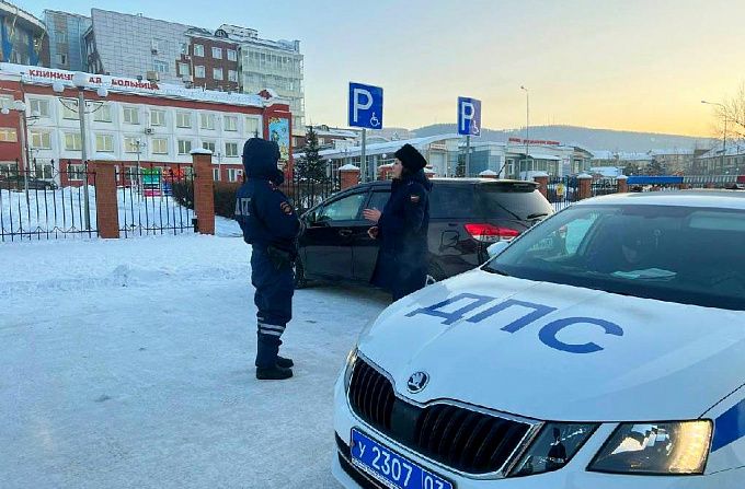 В Улан-Удэ штрафуют автомобилистов за неправильную парковку