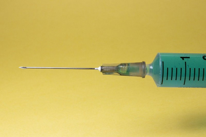 Минздрав приостановил плановую вакцинацию из-за пандемии