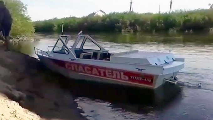 В Улан-Удэ на реке спасли двух человек 