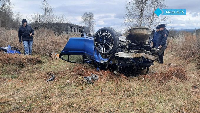 В Бурятии BMW вылетел с трассы из-за лопнувшего колеса