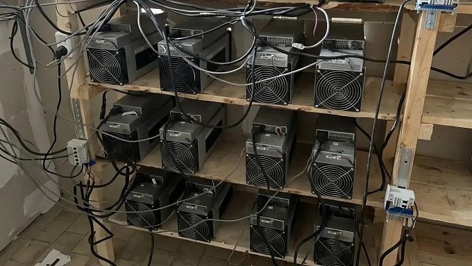 Майнинговую ферму, «намотавшую» на 1,4 млн рублей, накрыли в Бурятии