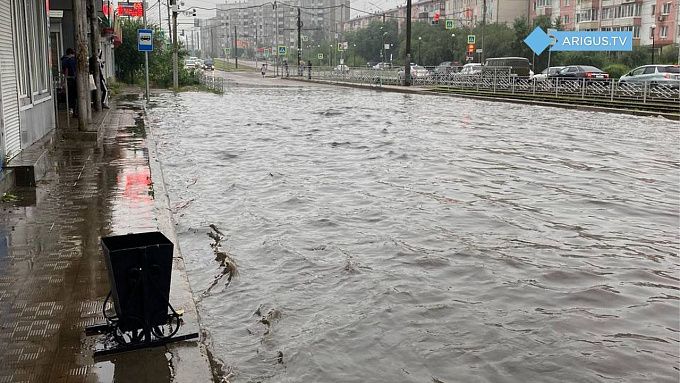 «Город плывет, дороги проваливаются». Обильные дожди вновь испытывают Улан-Удэ. ФОТО