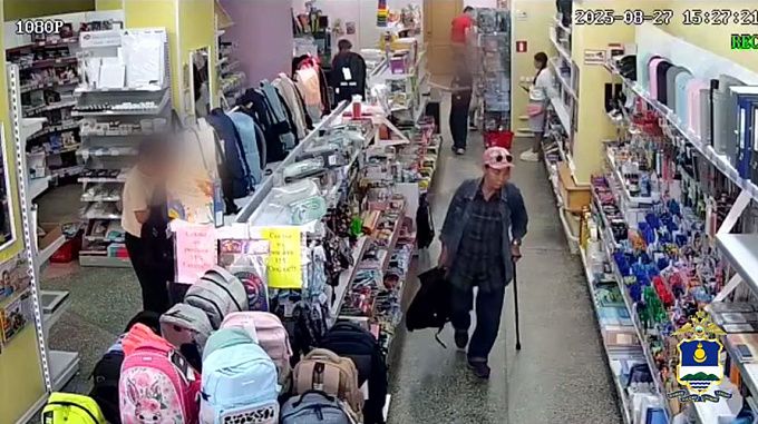 В Улан-Удэ разыскивают воровку рюкзака