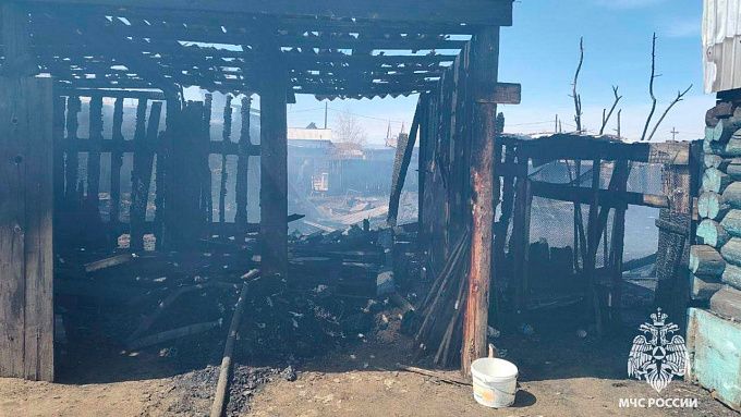 Пожилой улан-удэнец хотел убраться на участке, но устроил пожар у соседей