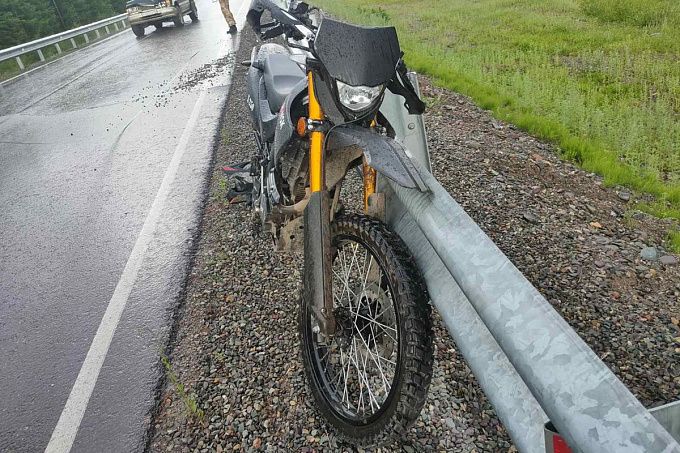 В Бурятии подросток на мотоцикле попал под колеса автомобиля