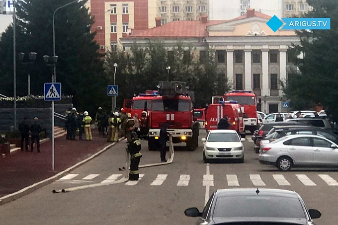 В Улан-Удэ эвакуируют здание правительства (ФОТО)