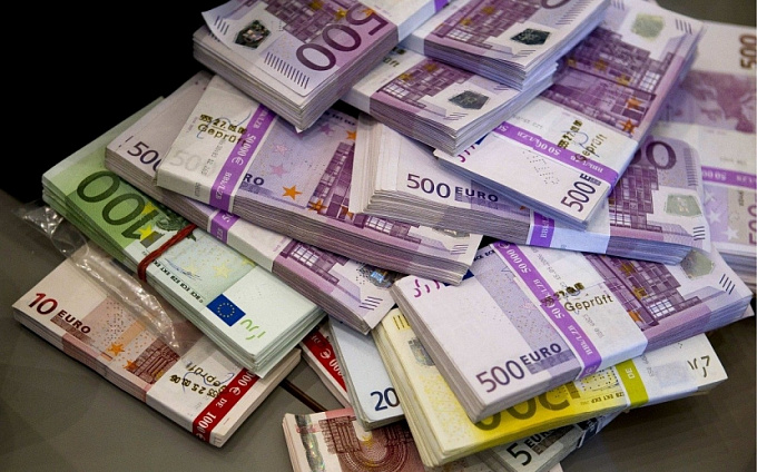В Бурятии мужчина спрятал в трусах почти 30 тысяч евро