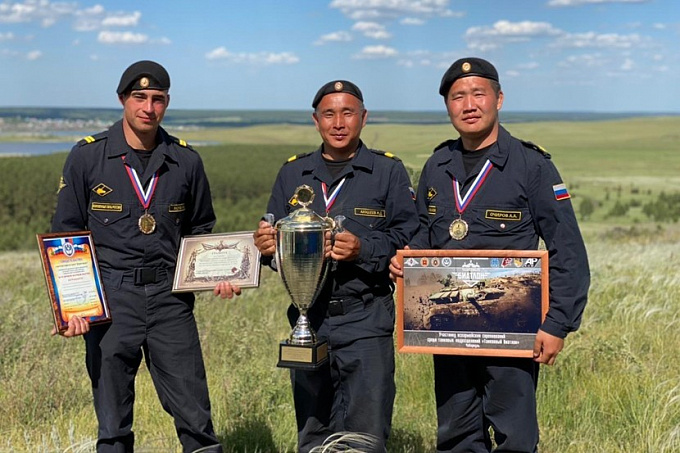 Военные из Бурятии стали победителями в «Танковом биатлоне»