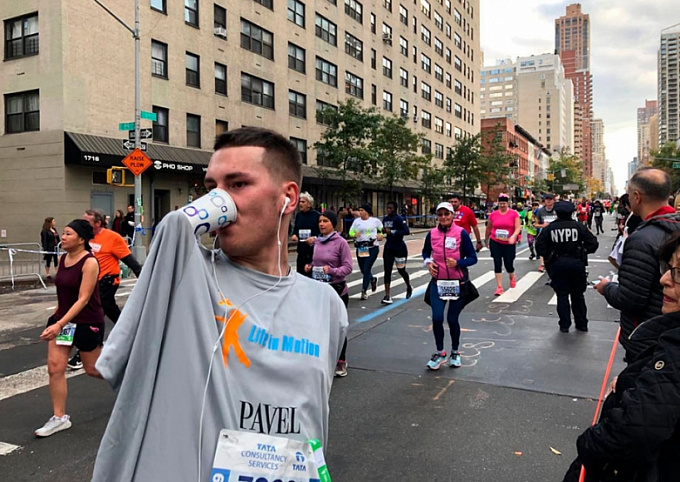 Спортсмен из Бурятии, лишившийся рук, пробежал марафон в Нью-Йорке