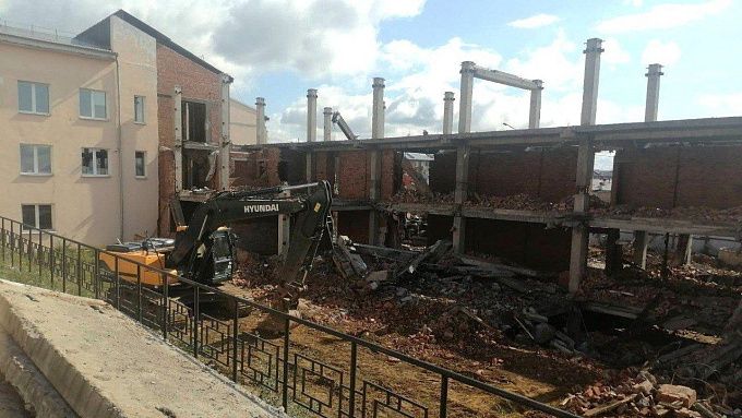 В Улан-Удэ по ночам будут сносить недострой школы