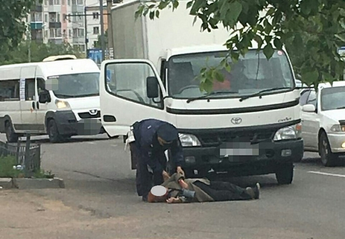 В Улан-Удэ грузовик сбил пешехода