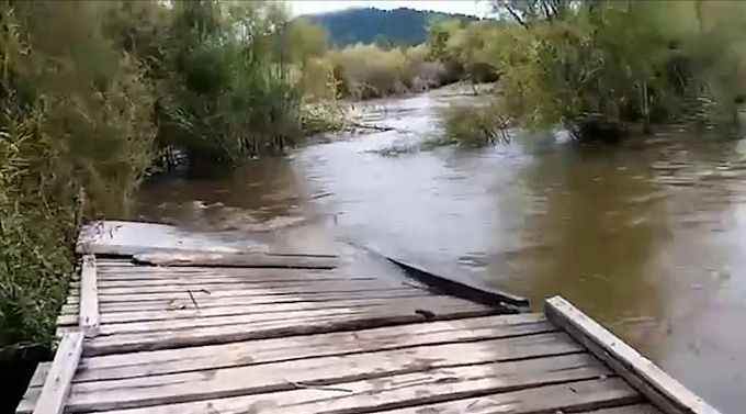 В районе Бурятии ситуация с переправой через реку остается напряженной