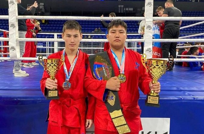 Спортсмены Бурятии завоевали награды чемпионата и первенства мира по универсальному бою 