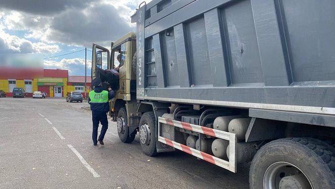 В Улан-Удэ большегрузам запретят ездить в жару по асфальту