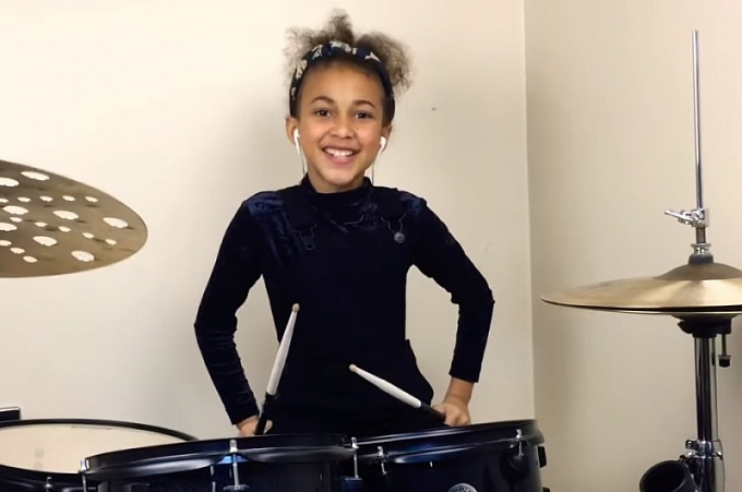 9-летняя барабанщица исполнила кавер-версию песни Nirvana и покорила Сеть (ВИДЕО) 