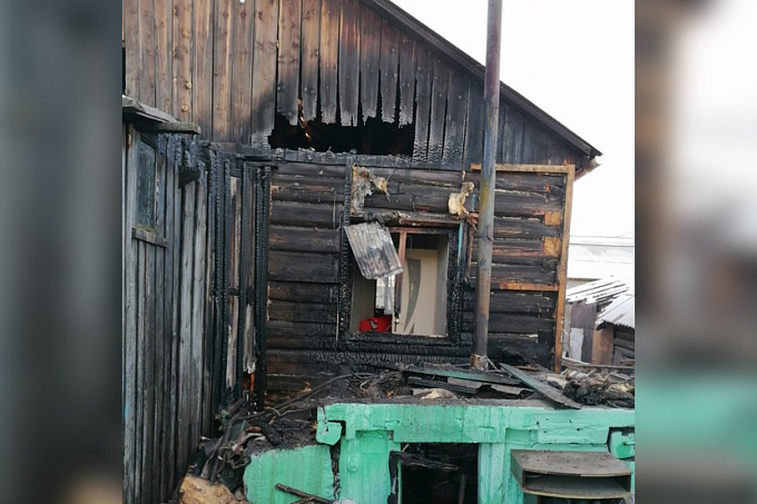 В районе Бурятии добровольцы спасли жилой дом от огня