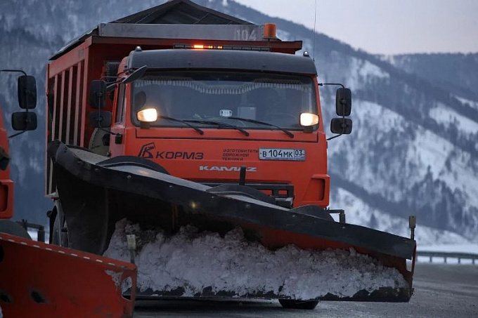 На трассе «Байкал» из-за снегопада ввели реверсивное движение