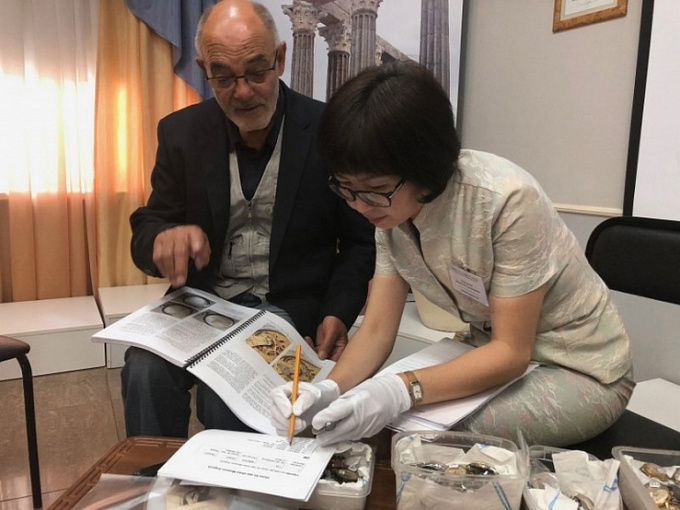 Коллекционер из Германии передал в дар ангарскому музею более 170 экземпляров часов