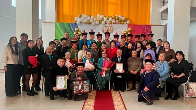 Семья из Бурятии отметила золотую свадьбу