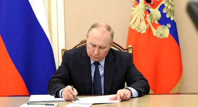 Путин подписал закон об индексации пенсий военных пенсионеров