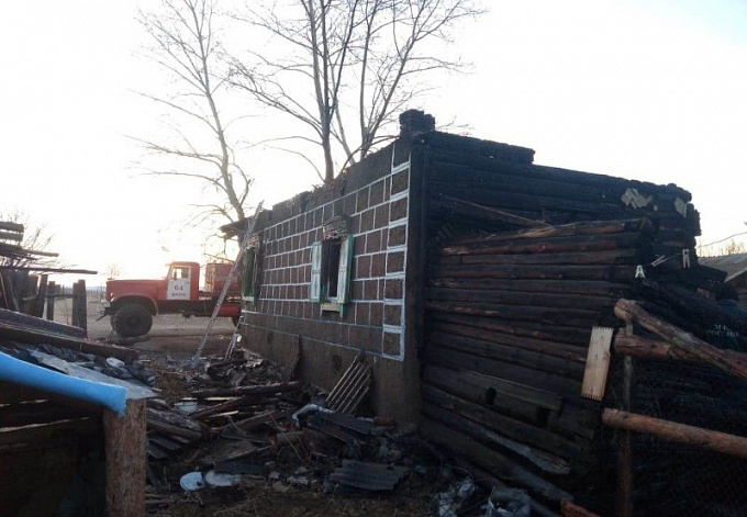 В Бурятии в уничтоженном огнем доме обнаружили тело мужчины