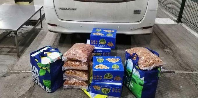 Сухофрукты и орехи задержали на границе Бурятии и Монголии