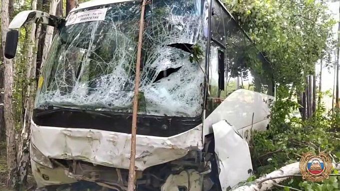 Пять человек пострадали в ДТП с пассажирским автобусом в Иркутской области