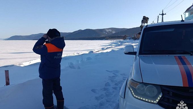 На Байкале нашли утонувший автомобиль. Возможно, он принадлежал пропавшим рыбакам