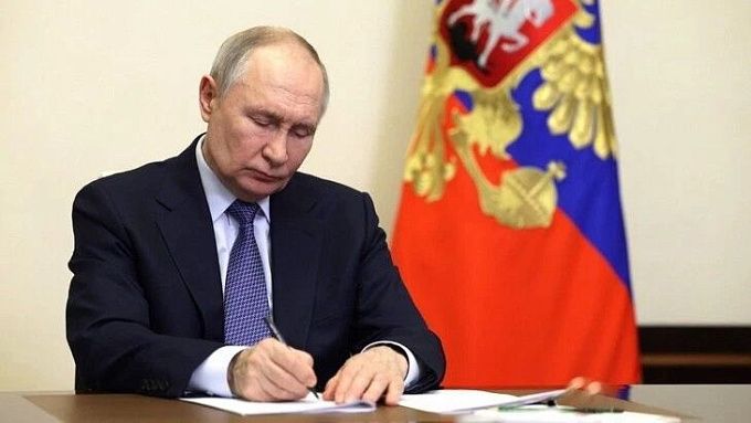 Владимир Путин наградил двоих жителей Бурятии