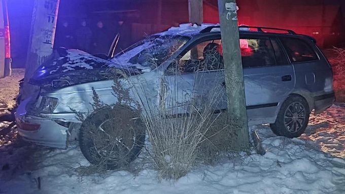 Пьяный водитель без прав врезался забор и электроопору в Бурятии