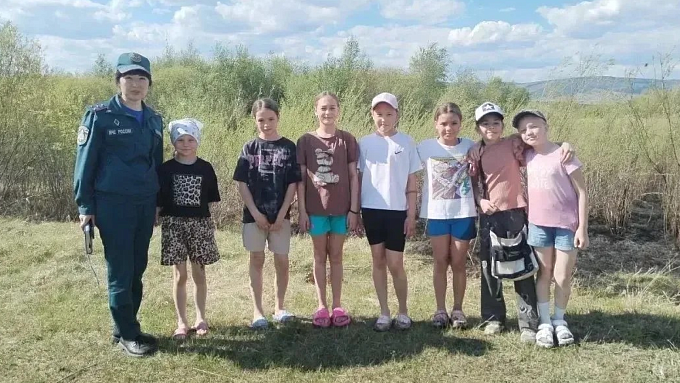 Школьницы потушили пожар в Бурятии