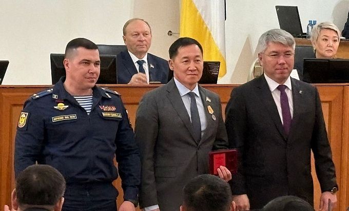 Депутат из Бурятии получил медаль Минобороны