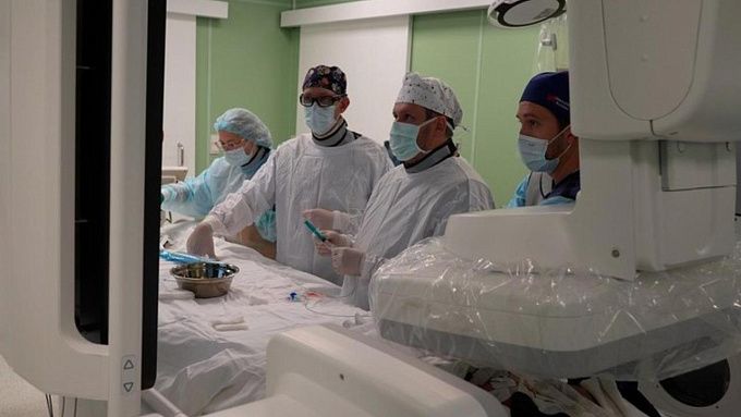 Новорожденного со смертельно опасной патологией мозга прооперировали в Иркутске
