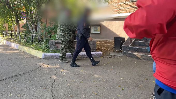 Мужчину, стрелявшего в 13-летнюю девочку в Улан-Удэ, отправили в СИЗО