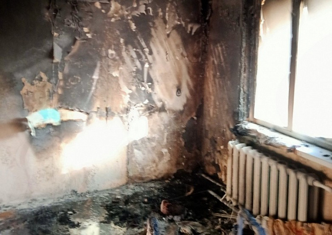 В Бурятии соседи спасли 85-летнюю бабушку из горящей квартиры