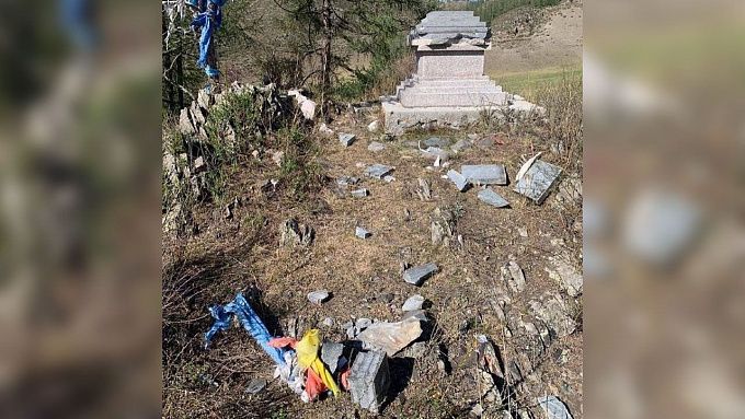 На Алтае вандалы разрушили буддийскую ступу