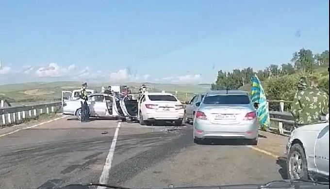 Столкновение автомобилей произошло на мосту в районе Бурятии