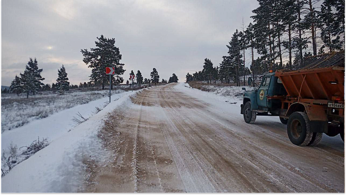 Сильный снегопад осложнил ситуацию на федеральных дорогах в Бурятии 