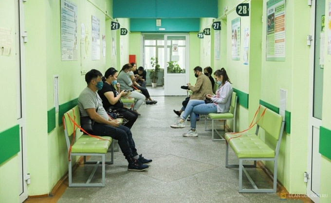 Почти 20 тысяч улан-удэнцев поставили прививку от коронавируса