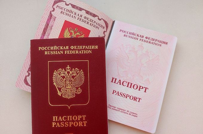Жителей Бурятии призывают проверить данные в загранпаспортах