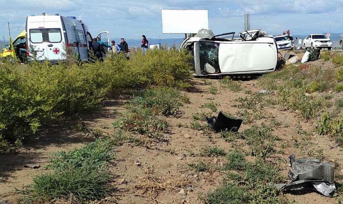 В Бурятии два автомобиля улетели в кювет после столкновения. Несколько человек пострадали