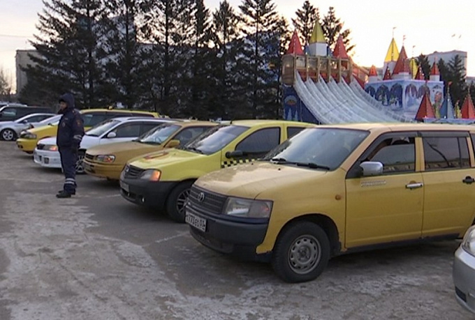 Бастующие таксисты «оккупировали» главную площадь Улан-Удэ