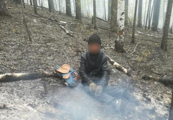 Житель Бурятии устроил лесной пожар и уснул 