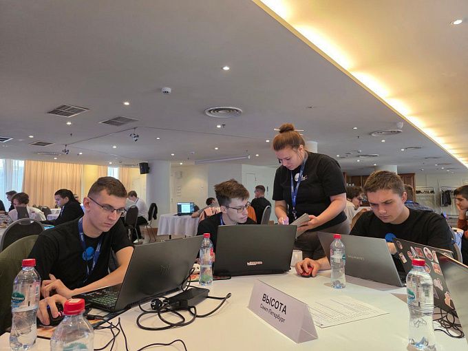 Студенты Бурятии разработали приложение и выиграли IT-чемпионат в Москве