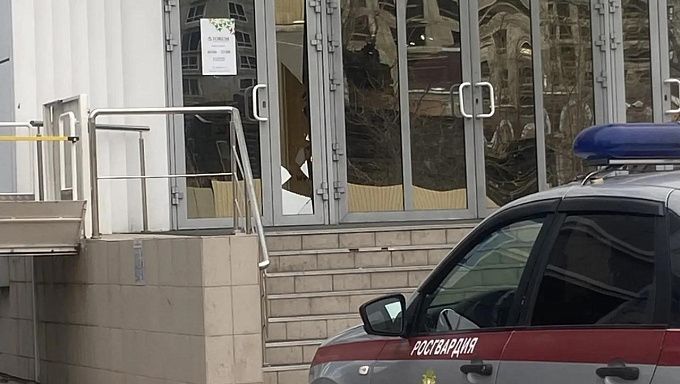 Пьяный мужчина разбил дверь и проник в торговый центр в Улан-Удэ