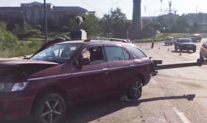 Водитель, устроивший ДТП на мосту в Улан-Удэ, находится в тяжелом состоянии
