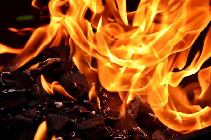 «Просим помочь»: В Бурятии на восстановление сгоревшего дацана требуются волонтеры