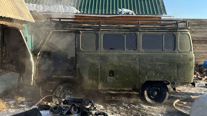 В Бурятии «буханка» сгорела после отогрева паяльной лампой