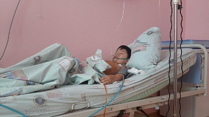 Аюр из Бурятии, которого усыновила семья из Москвы, опять оказался на операционном столе